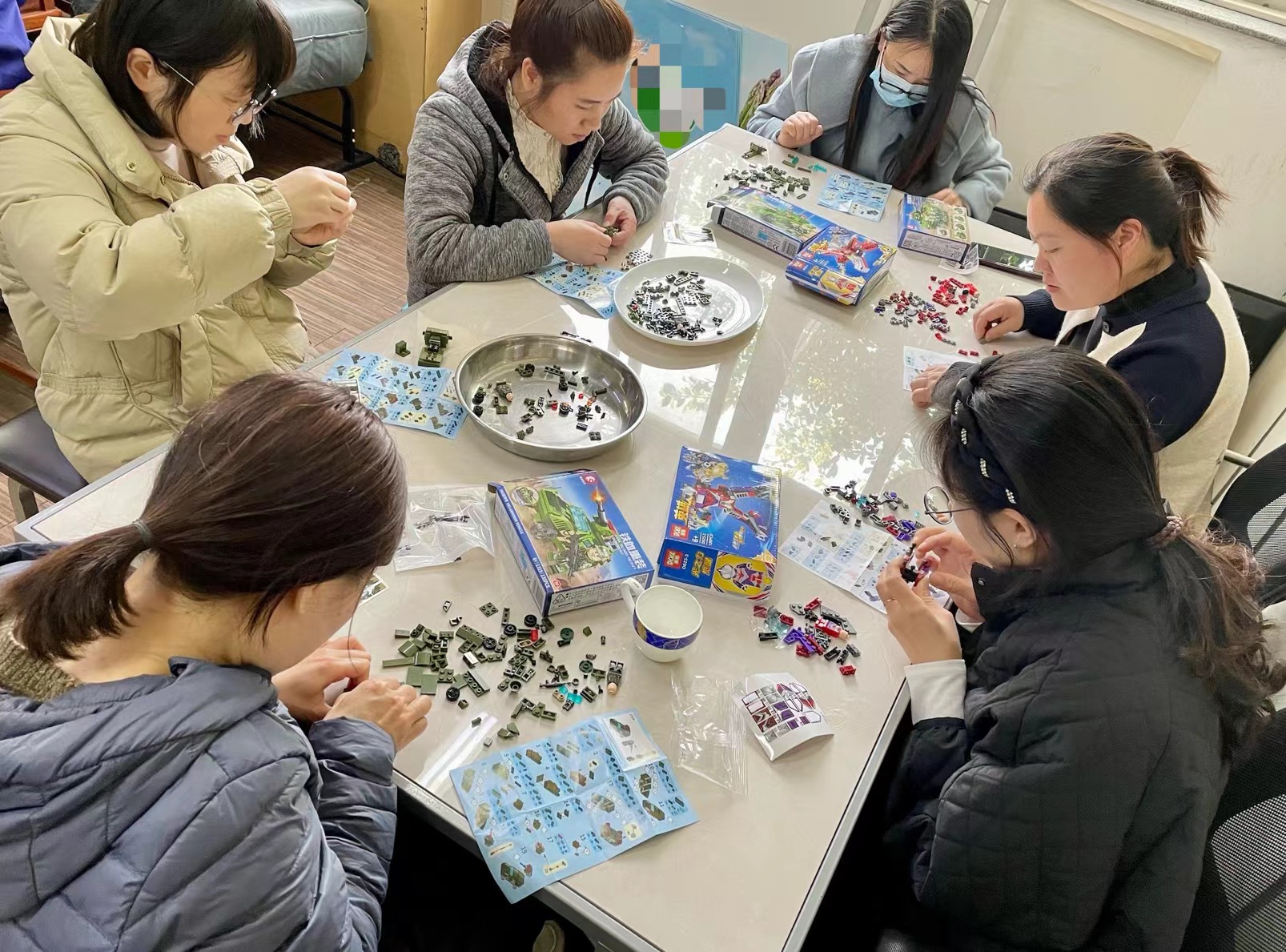 Ever Glory Celebrates International Women's Day: Hosts LEGO Building Event！